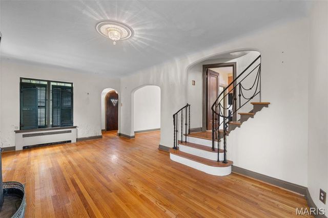 7332 Country Club Drive, St Louis, MO 63121