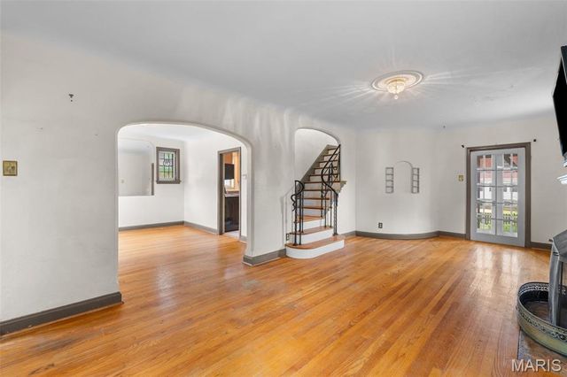 7332 Country Club Drive, St Louis, MO 63121