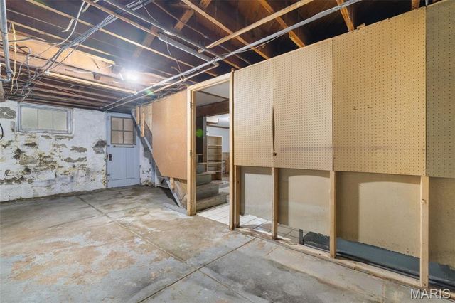 7332 Country Club Drive, St Louis, MO 63121