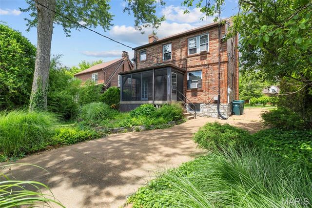 7332 Country Club Drive, St Louis, MO 63121