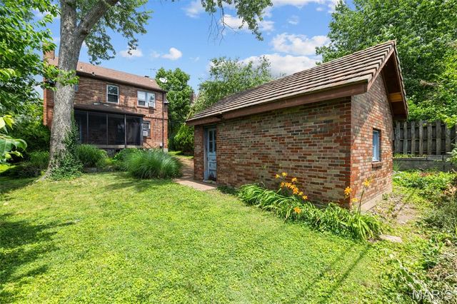 7332 Country Club Drive, St Louis, MO 63121