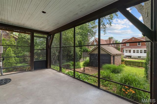 7332 Country Club Drive, St Louis, MO 63121