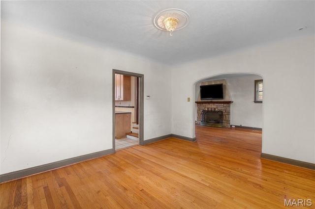 7332 Country Club Drive, St Louis, MO 63121