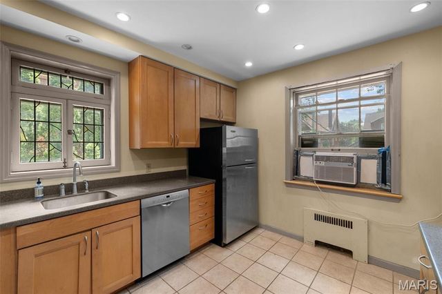 7332 Country Club Drive, St Louis, MO 63121