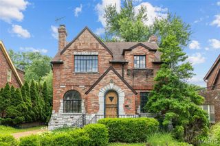 7332 Country Club Drive, St Louis, MO 63121