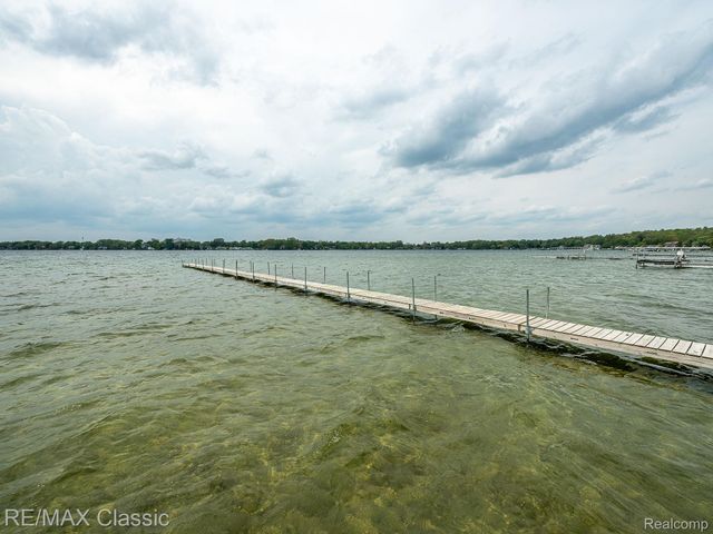 11789 Julia Drive, Green Oak Township, MI 48189