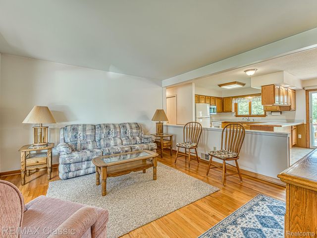 11789 Julia Drive, Green Oak Township, MI 48189