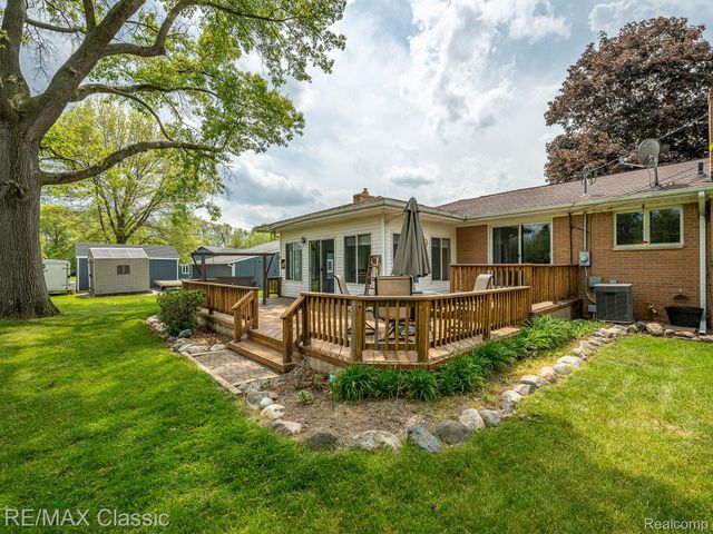 11789 Julia Drive, Green Oak Township, MI 48189