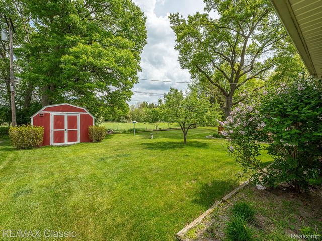 11789 Julia Drive, Green Oak Township, MI 48189