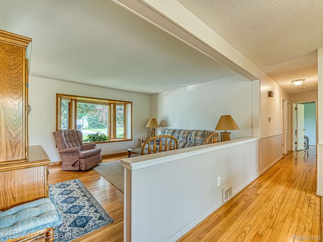 11789 Julia Drive, Green Oak Township, MI 48189