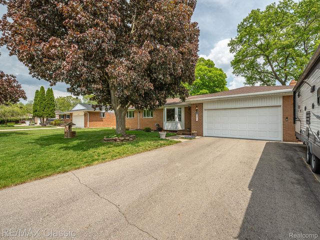 11789 Julia Drive, Green Oak Township, MI 48189