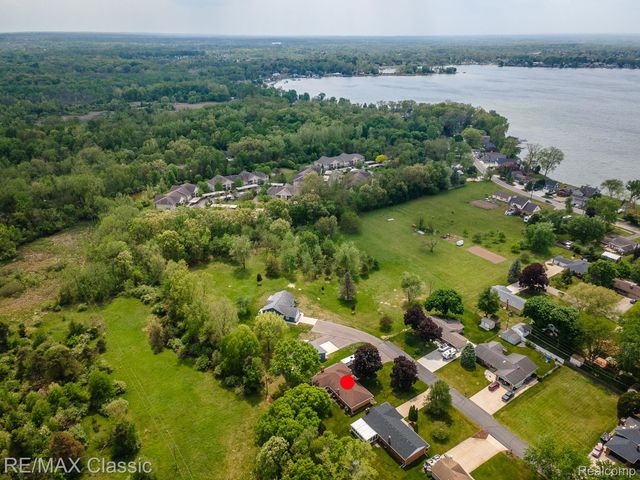 11789 Julia Drive, Green Oak Township, MI 48189
