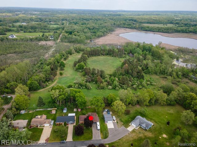 11789 Julia Drive, Green Oak Township, MI 48189