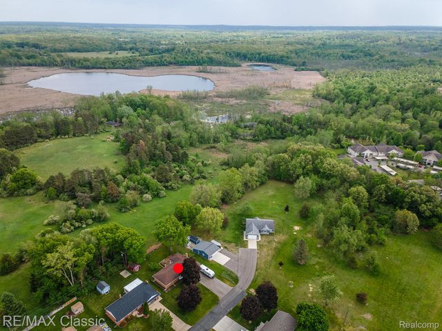 11789 Julia Drive, Green Oak Township, MI 48189