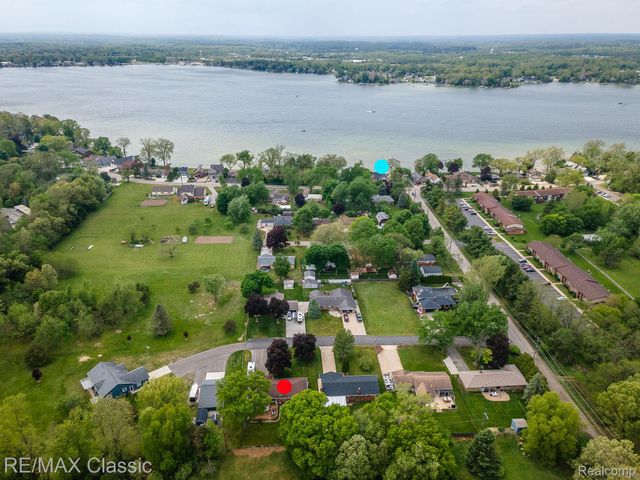 11789 Julia Drive, Green Oak Township, MI 48189