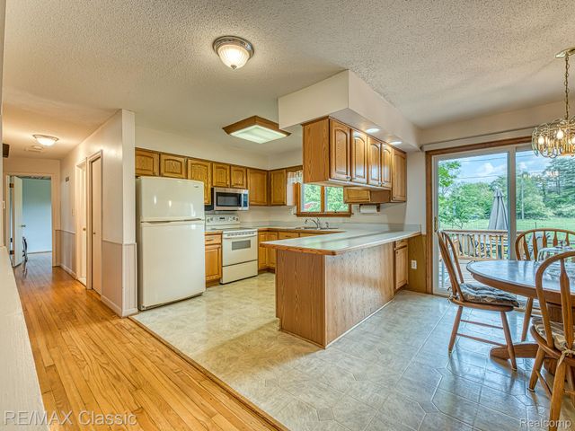 11789 Julia Drive, Green Oak Township, MI 48189