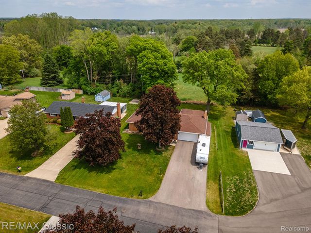 11789 Julia Drive, Green Oak Township, MI 48189