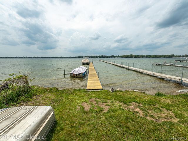 11789 Julia Drive, Green Oak Township, MI 48189