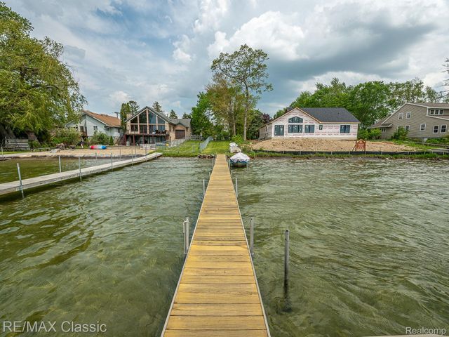 11789 Julia Drive, Green Oak Township, MI 48189