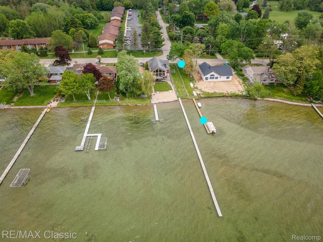 11789 Julia Drive, Green Oak Township, MI 48189