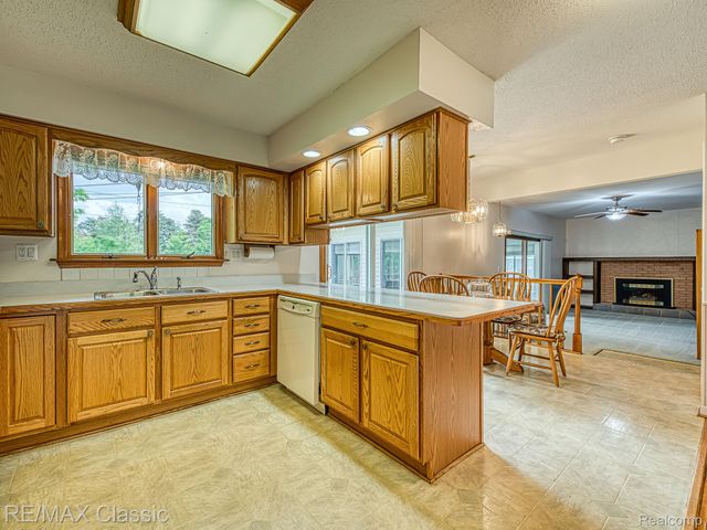 11789 Julia Drive, Green Oak Township, MI 48189