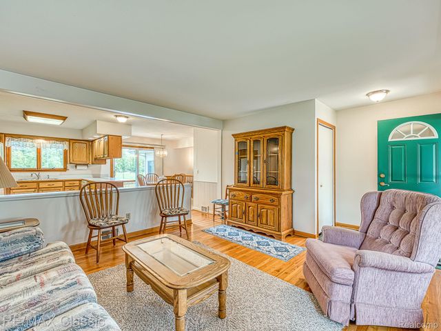 11789 Julia Drive, Green Oak Township, MI 48189