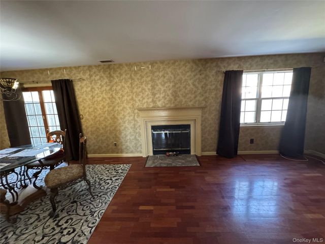 511 Race Place, Oakdale, NY 11769