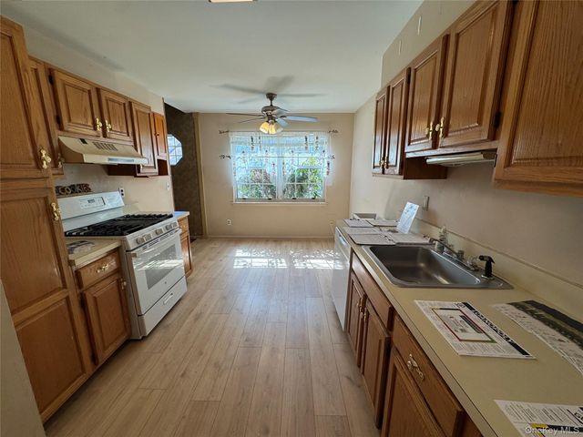 511 Race Place, Oakdale, NY 11769