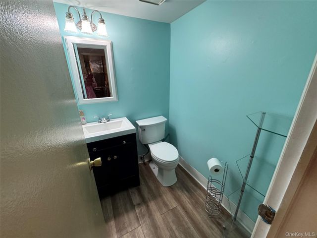 511 Race Place, Oakdale, NY 11769