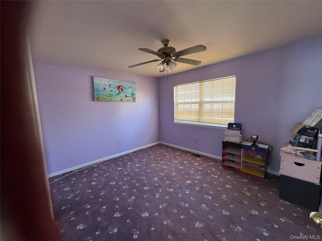 511 Race Place, Oakdale, NY 11769