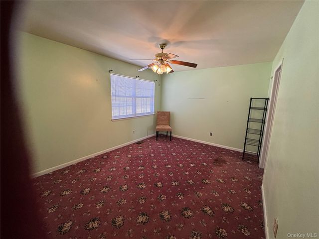 511 Race Place, Oakdale, NY 11769