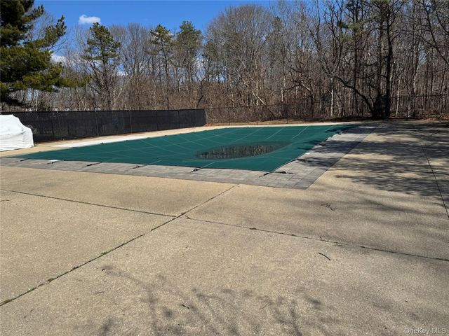 511 Race Place, Oakdale, NY 11769