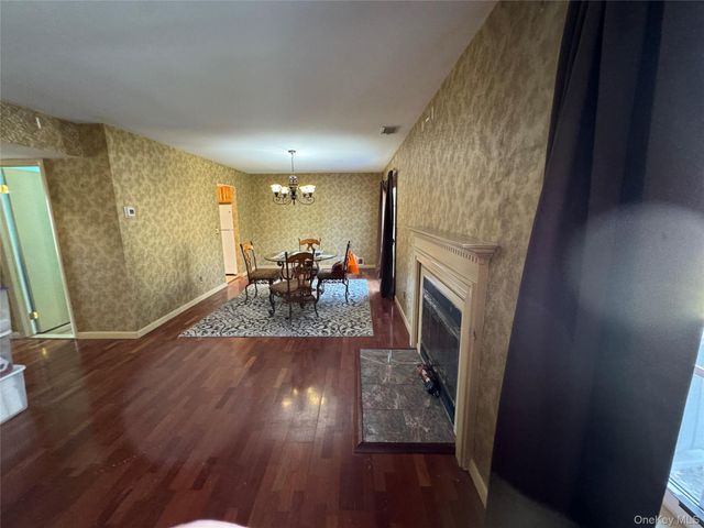 511 Race Place, Oakdale, NY 11769