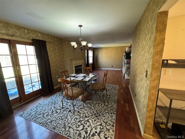 511 Race Place, Oakdale, NY 11769