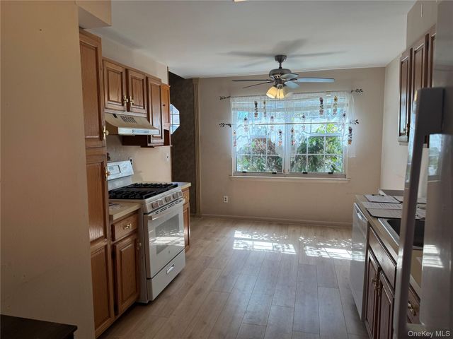 511 Race Place, Oakdale, NY 11769