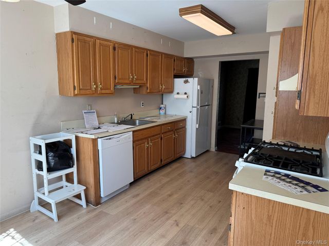 511 Race Place, Oakdale, NY 11769