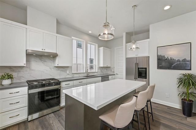 2708 Grand Fountains Drive E, Houston, TX 77054