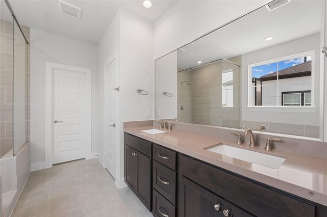 2708 Grand Fountains Drive E, Houston, TX 77054