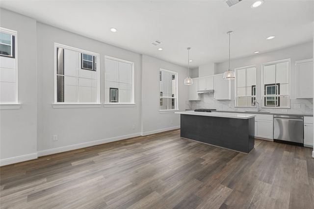 2708 Grand Fountains Drive E, Houston, TX 77054