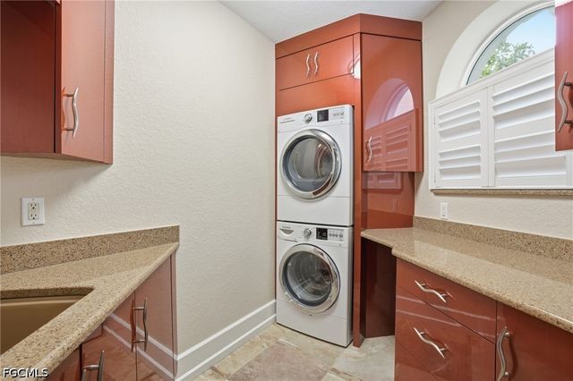 1506 Hermitage LN, Cape Coral, FL 33914
