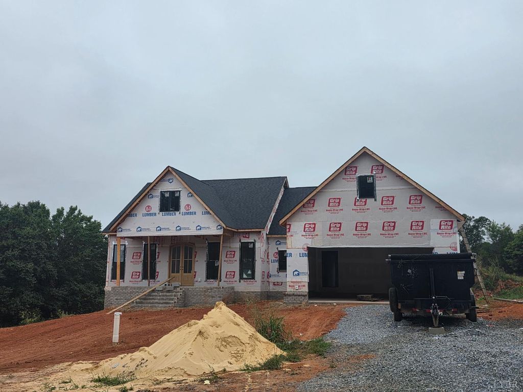 Image 1 of property listing at 2573 Chilton Road, Appomattox, VA 24522