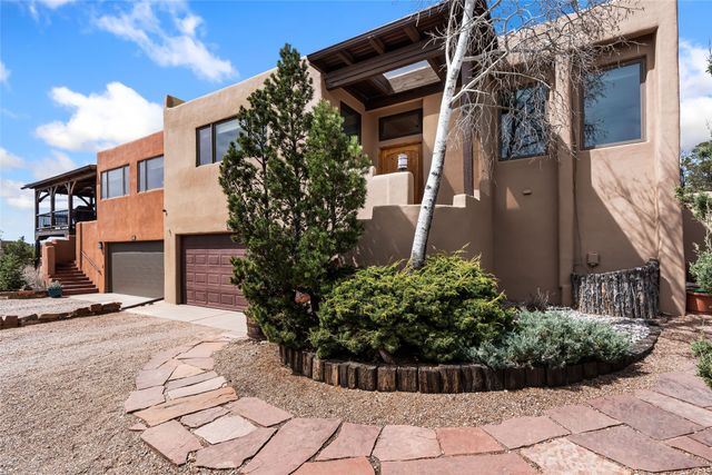 313 Loma Arisco, Santa Fe, NM 87501