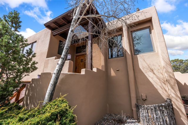 313 Loma Arisco, Santa Fe, NM 87501
