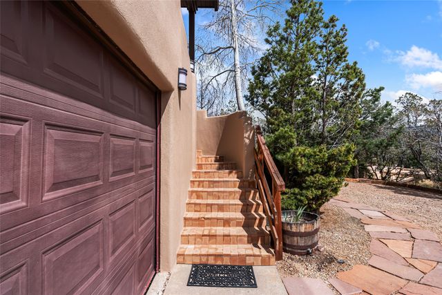 313 Loma Arisco, Santa Fe, NM 87501