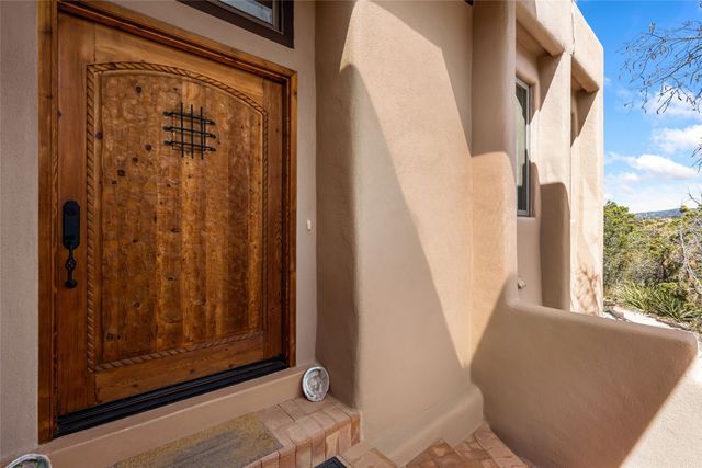 313 Loma Arisco, Santa Fe, NM 87501