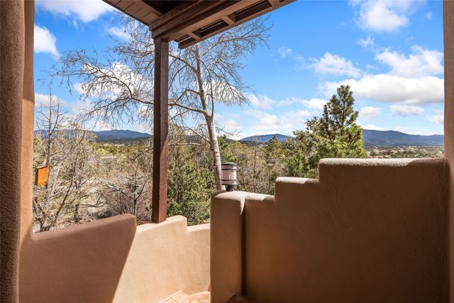 313 Loma Arisco, Santa Fe, NM 87501