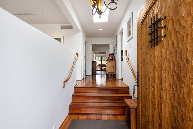 313 Loma Arisco, Santa Fe, NM 87501