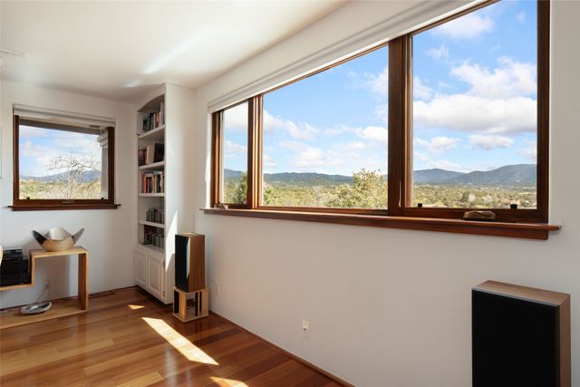 313 Loma Arisco, Santa Fe, NM 87501