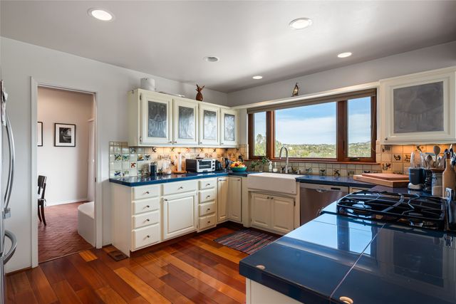 313 Loma Arisco, Santa Fe, NM 87501