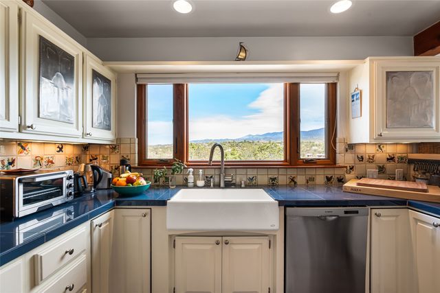 313 Loma Arisco, Santa Fe, NM 87501